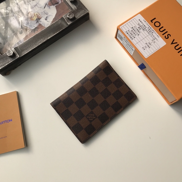 LVコピーウォレット着用イメージ
