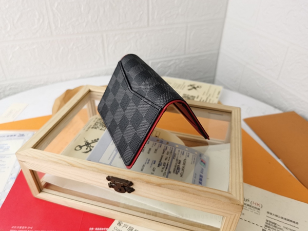 LVコピーウォレット着用イメージ