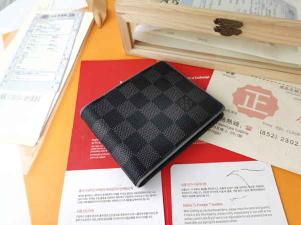 LVコピーウォレット背面デザイン