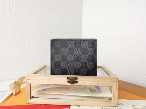 LVコピーウォレット着用イメージ