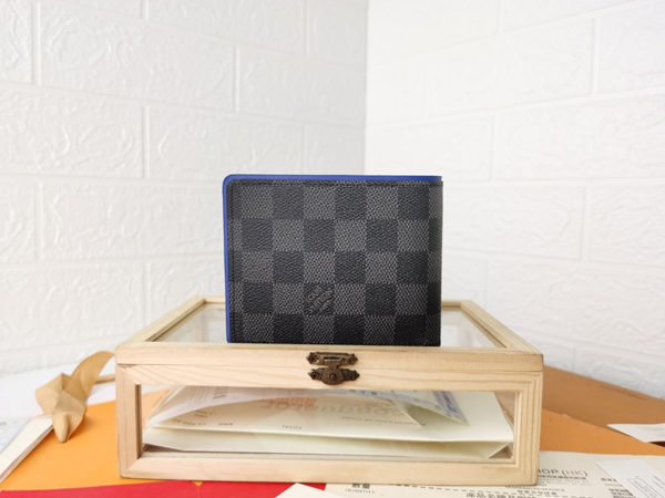LVコピーウォレット着用イメージ
