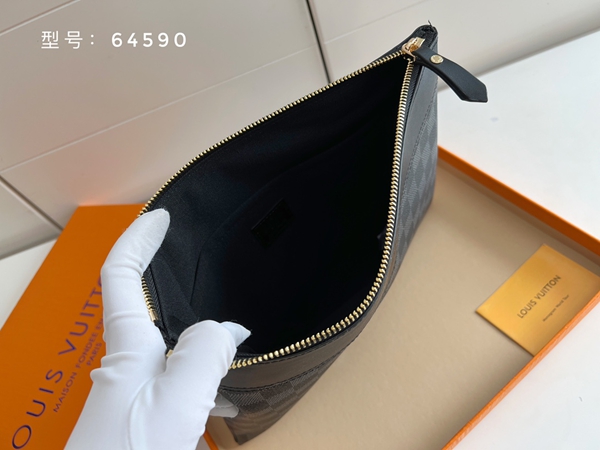 LVコピーウォレット着用イメージ
