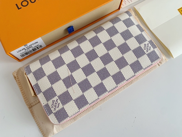 LVコピーウォレット着用イメージ