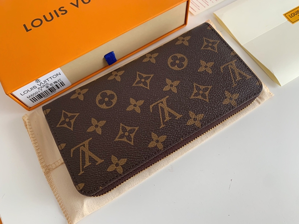 LVコピーウォレット着用イメージ