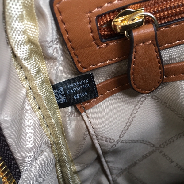 マイケルコースバッグ着用イメージ