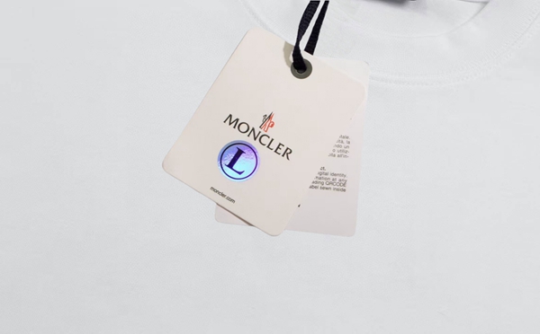 モンクレールTシャツ素材ディテール