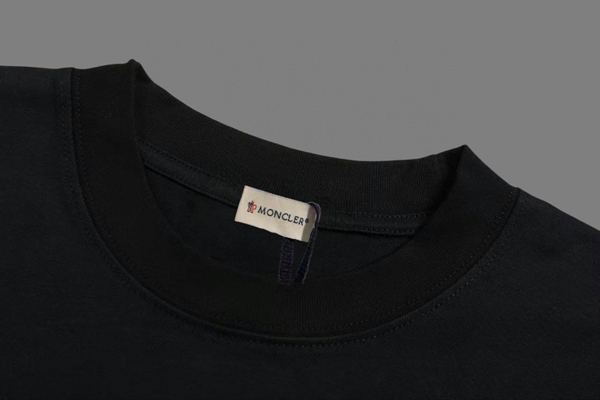 モンクレールTシャツ角部分ディテール