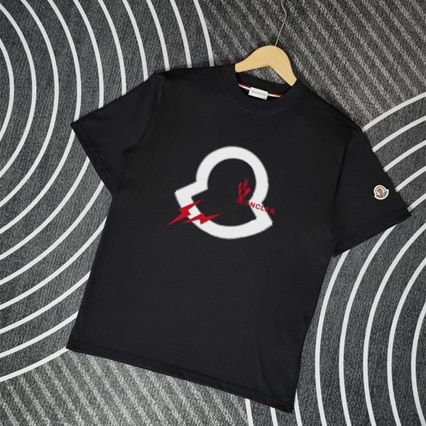 モンクレールTシャツ正面デザイン