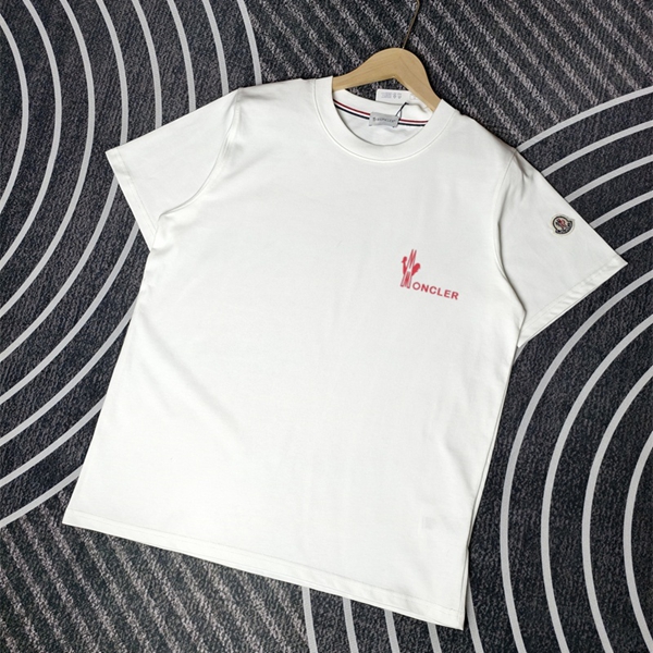 モンクレールTシャツ正面デザイン