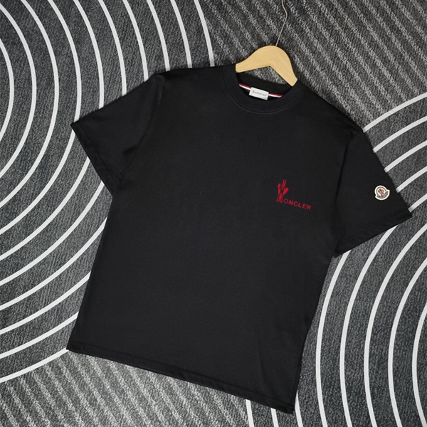 モンクレールTシャツ正面デザイン