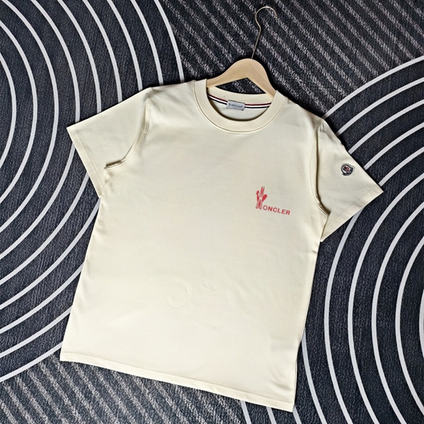 モンクレールTシャツ正面デザイン