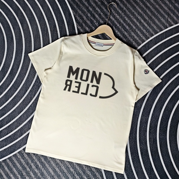 モンクレールTシャツ正面デザイン