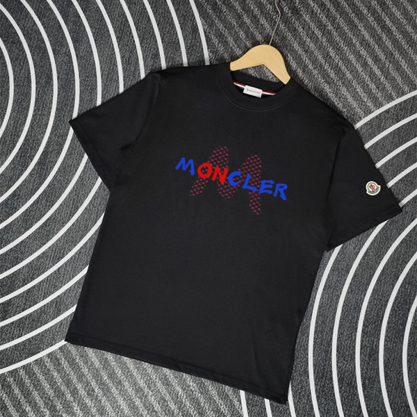 モンクレールTシャツ正面デザイン