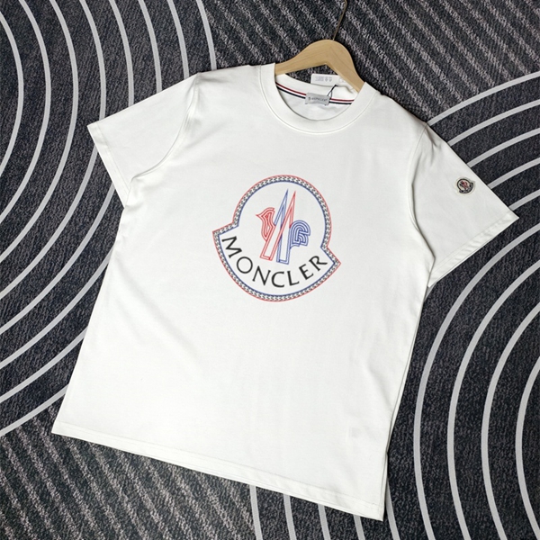 モンクレールTシャツ正面デザイン