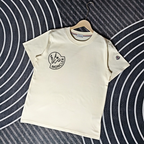 モンクレールTシャツ正面デザイン