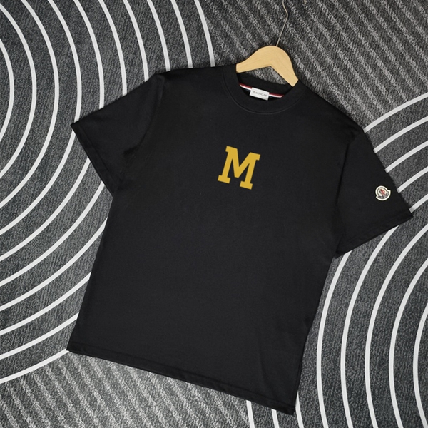 モンクレールTシャツ正面デザイン