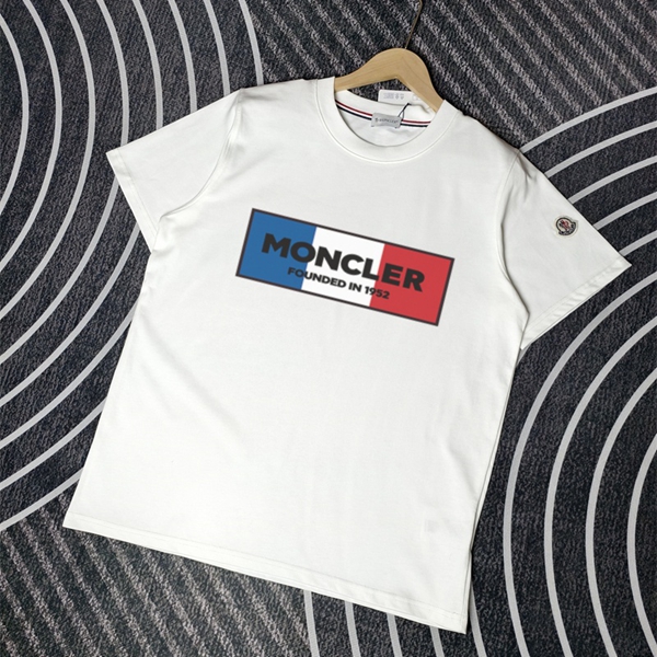 モンクレールTシャツ正面デザイン