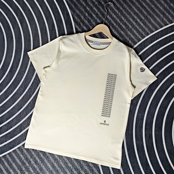 モンクレールTシャツ正面デザイン
