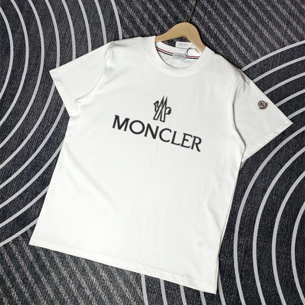 モンクレールTシャツ正面デザイン