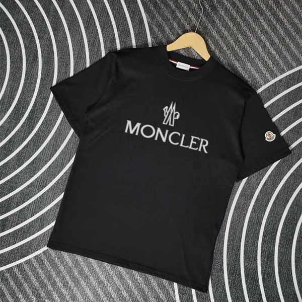 モンクレールTシャツ正面デザイン
