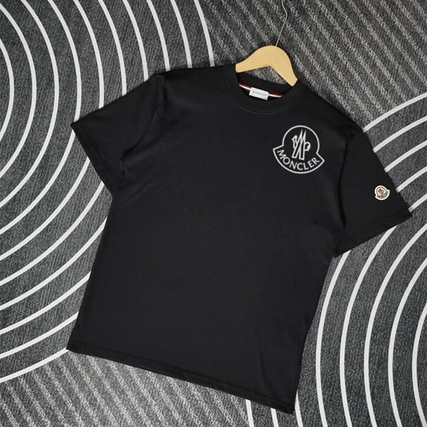 モンクレールTシャツ正面デザイン