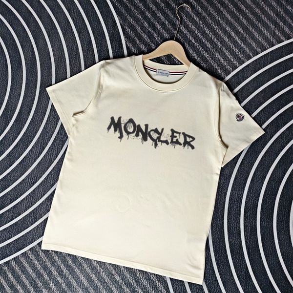 モンクレールTシャツ正面デザイン
