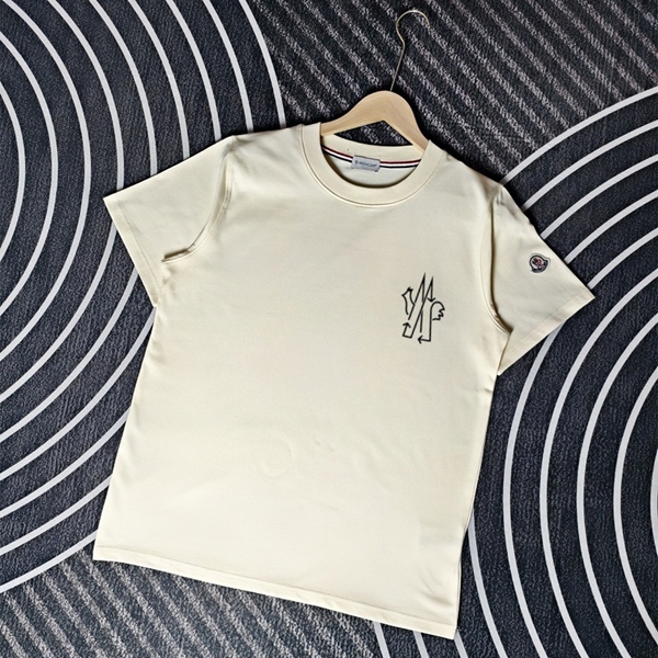 モンクレールTシャツ正面デザイン