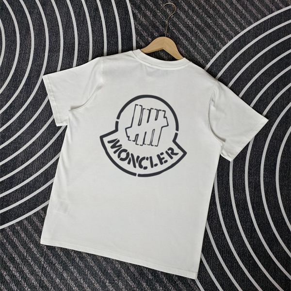 モンクレールTシャツ背面デザイン