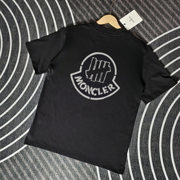 モンクレールTシャツ背面デザイン