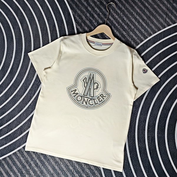 モンクレールTシャツ正面デザイン