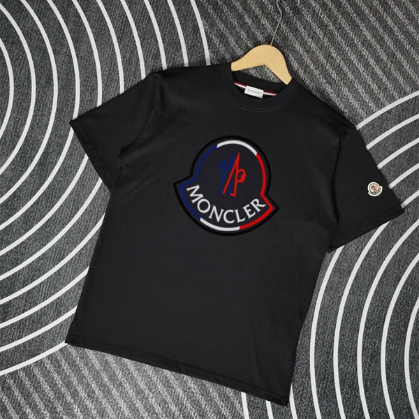モンクレールTシャツ正面デザイン