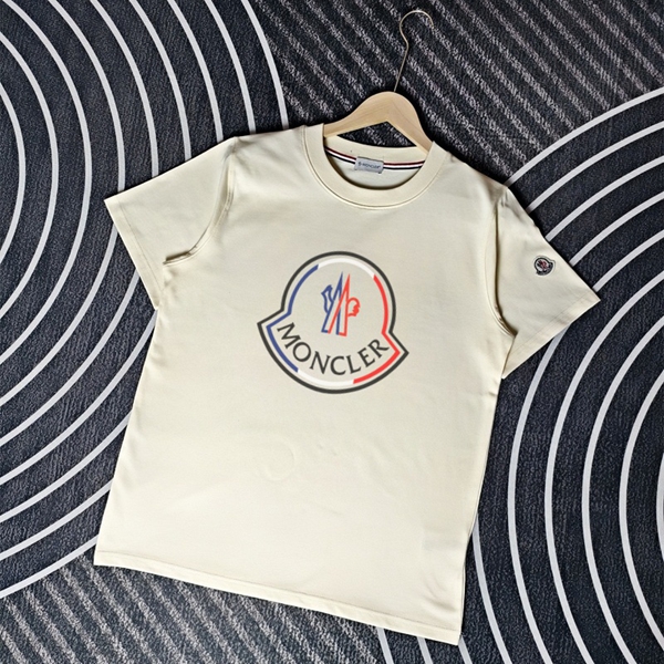 モンクレールTシャツ正面デザイン