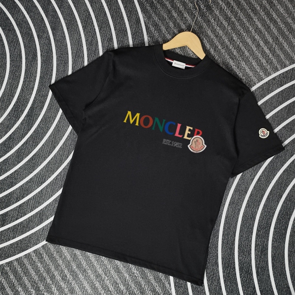 モンクレールTシャツ正面デザイン