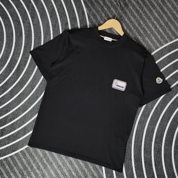 モンクレールTシャツ正面デザイン