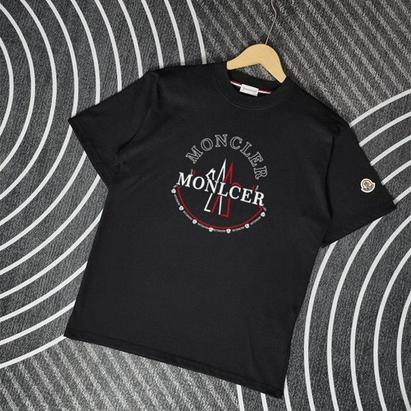モンクレールTシャツ正面デザイン