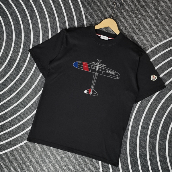 モンクレールTシャツ正面デザイン