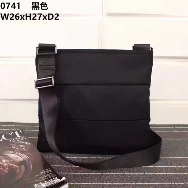 プラダバッグ正面デザイン