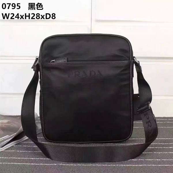 プラダバッグ正面デザイン