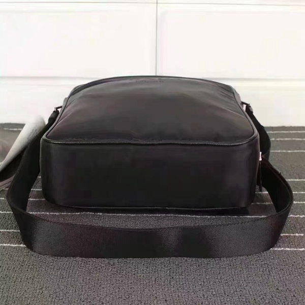 プラダバッグ内部構造
