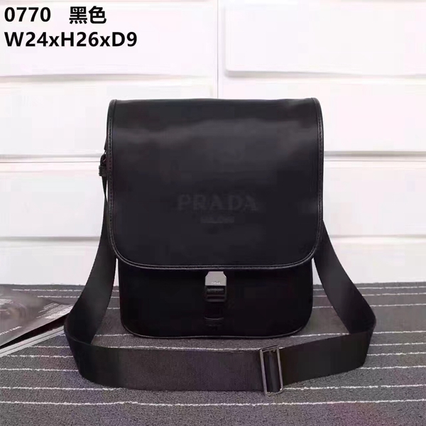 プラダバッグ正面デザイン