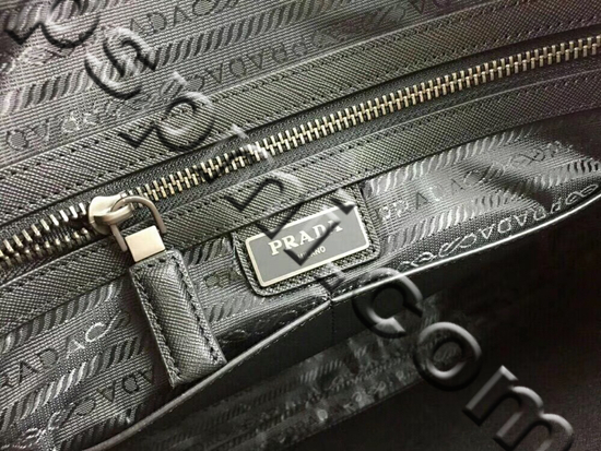 プラダバッグ着用イメージ