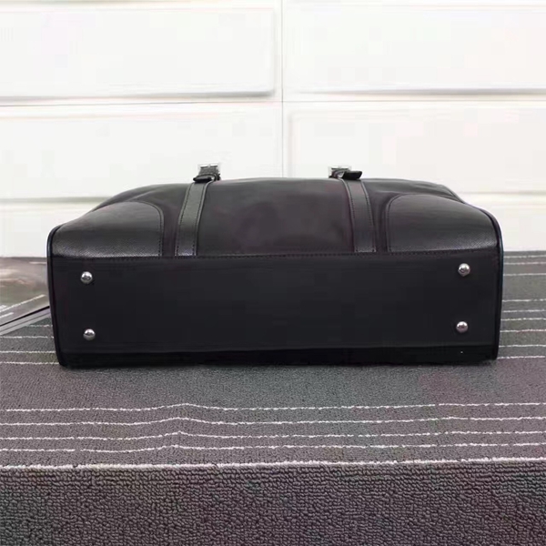 プラダバッグ側面デザイン