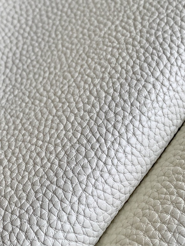 プラダバッグ着用イメージ