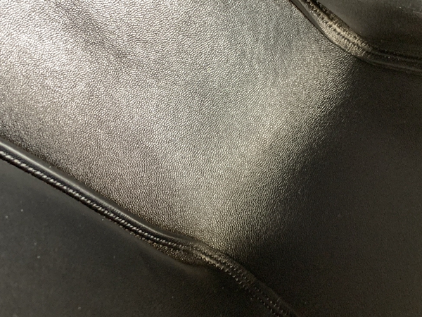 プラダバッグ着用イメージ