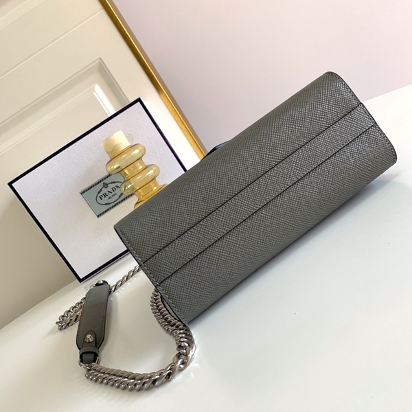プラダバッグ内部構造