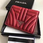 プラダ財布060