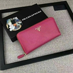 プラダ財布072