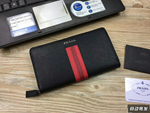 プラダ財布094