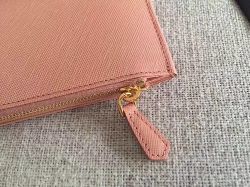 プラダ財布内部構造