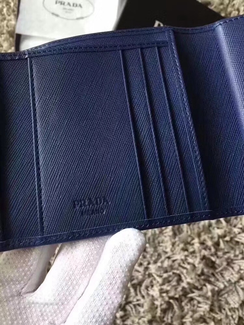 プラダ財布内部構造